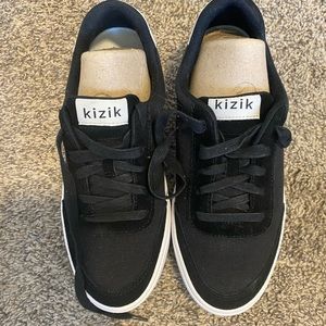 Womens size 8 Kizik Shoes